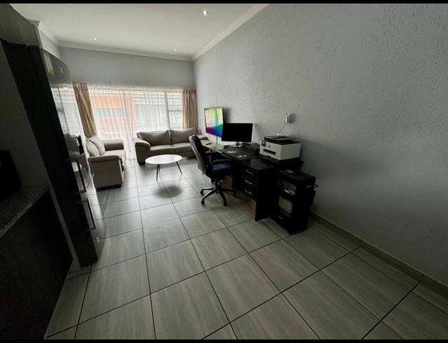 2 BEDROOM APARTMENT FOR SALE IN POMONA